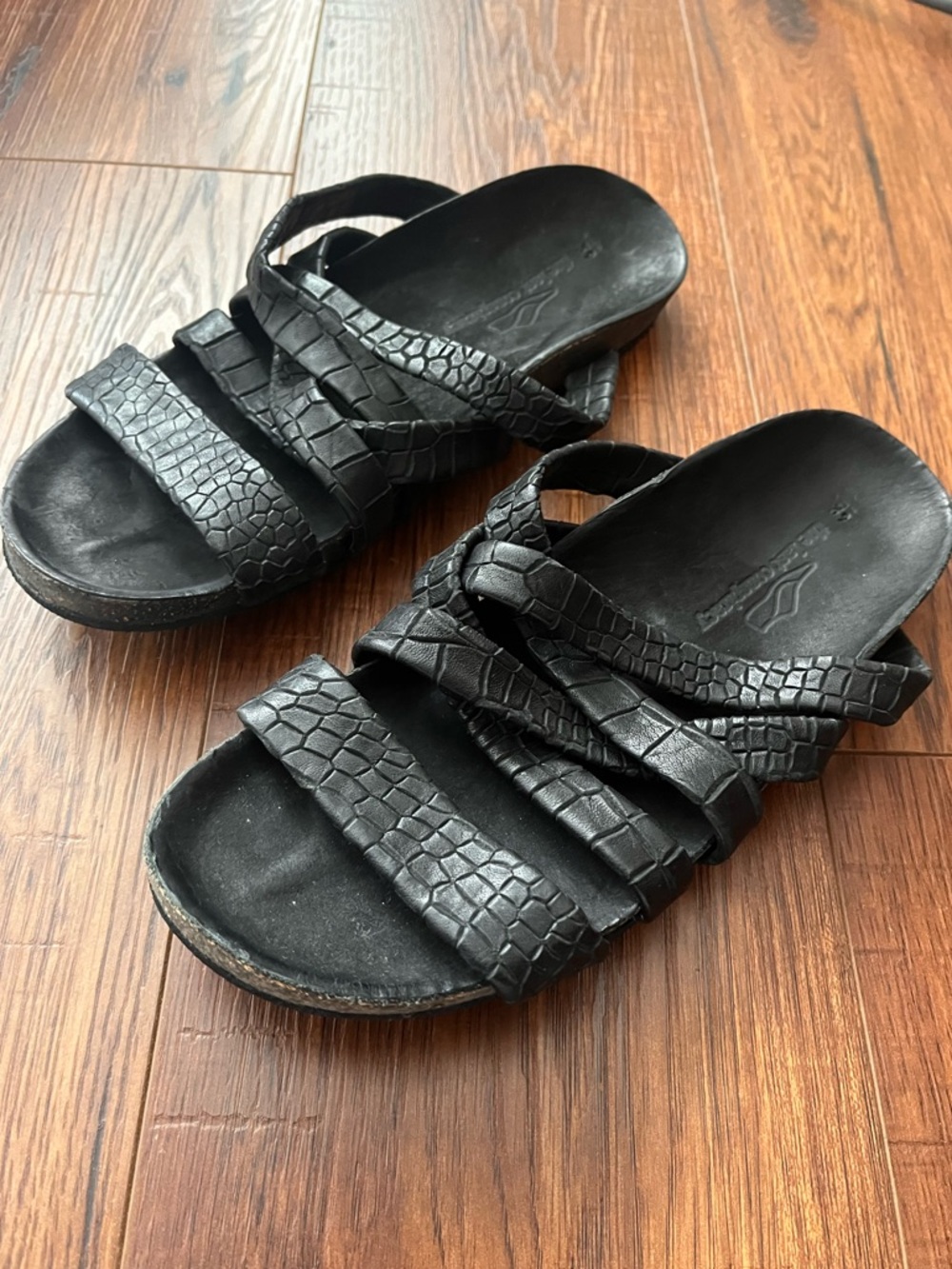 NEW The Last Conspiracy Black Textured Strappy Sandals Slides 8 39 like the Row